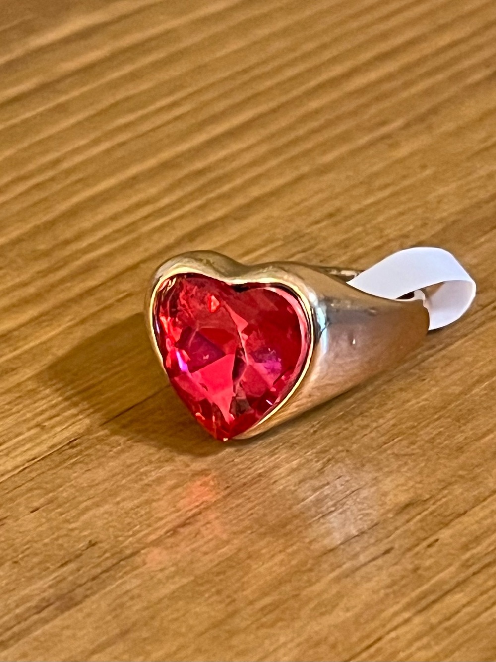 Crystal red heart ring on a gold tone shiny band heart is 1/2 x 1/2 inch size 8